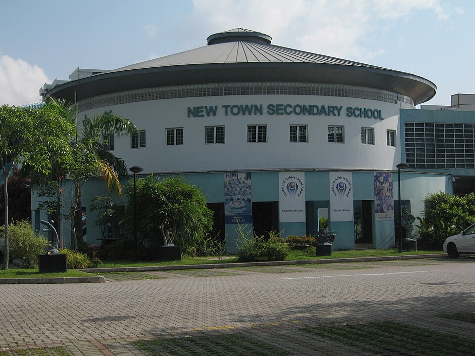 Photo: Terence Ong, CC BY 2.5, via Wikimedia Commons New Town Secondary School photo